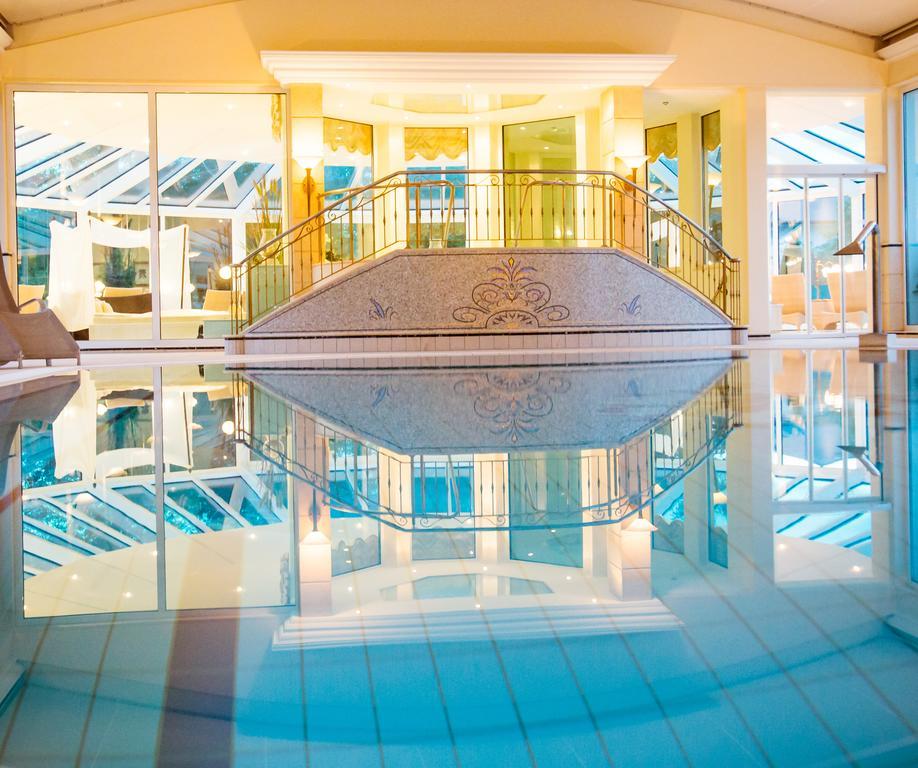 Thermenhotel Quellenhof باد فسينغ المظهر الخارجي الصورة