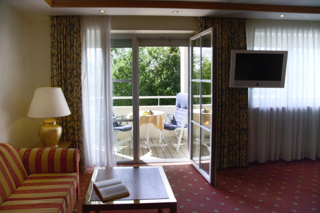 Thermenhotel Quellenhof باد فسينغ الغرفة الصورة