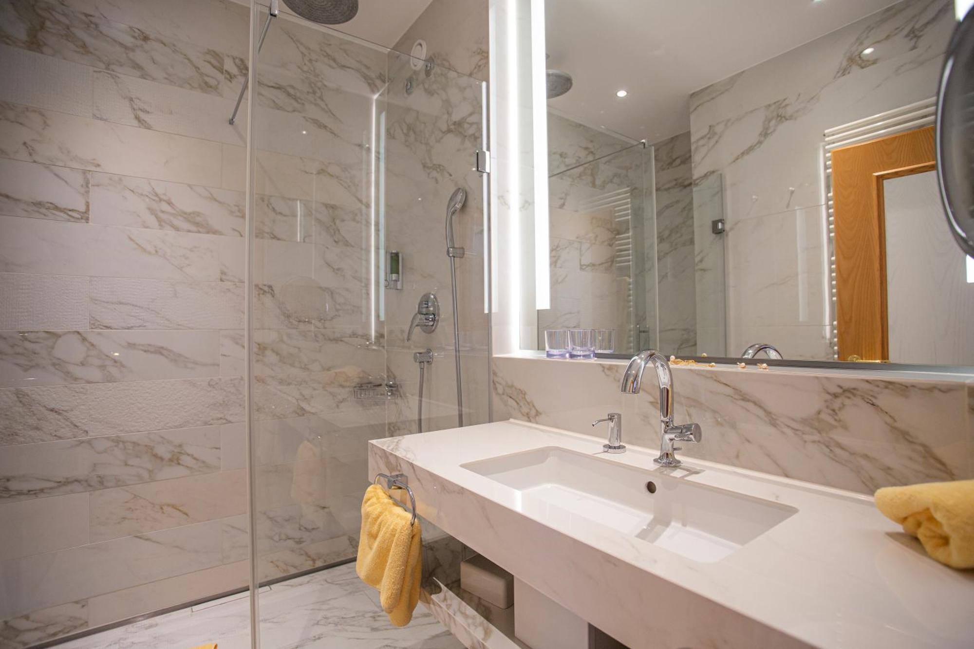 Thermenhotel Quellenhof باد فسينغ المظهر الخارجي الصورة
